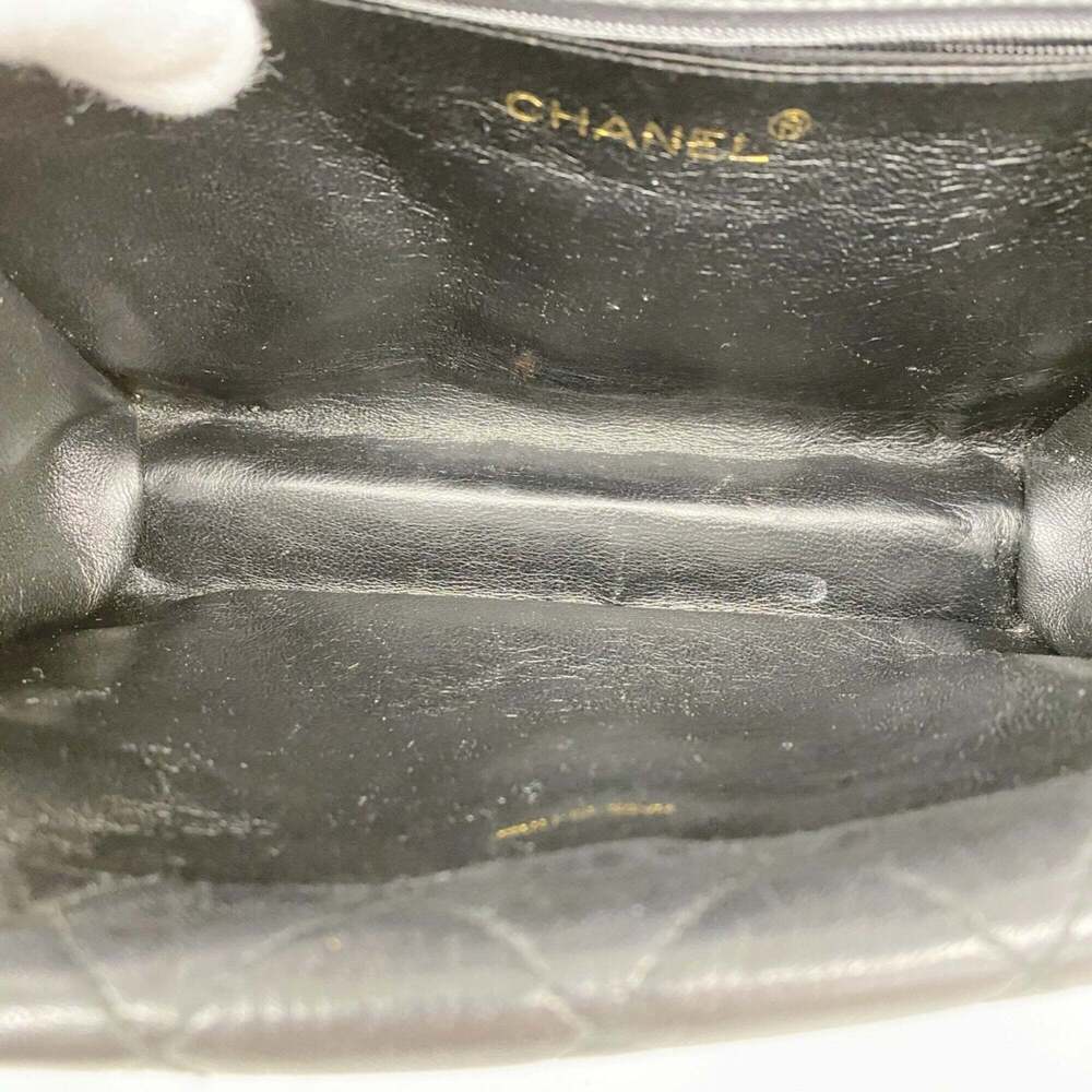 CHANEL Black Lambskin Leather Shoulder Bag - Picture 4 of 11